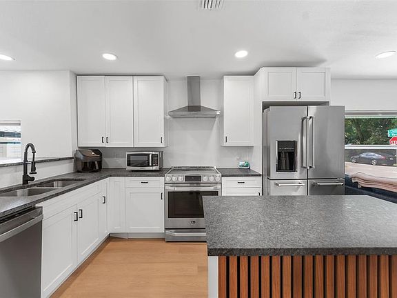 5th image of 501 E Cluster Ave