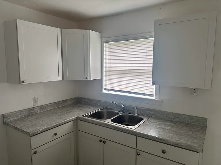 1104 Duncan Ave — Photo 5