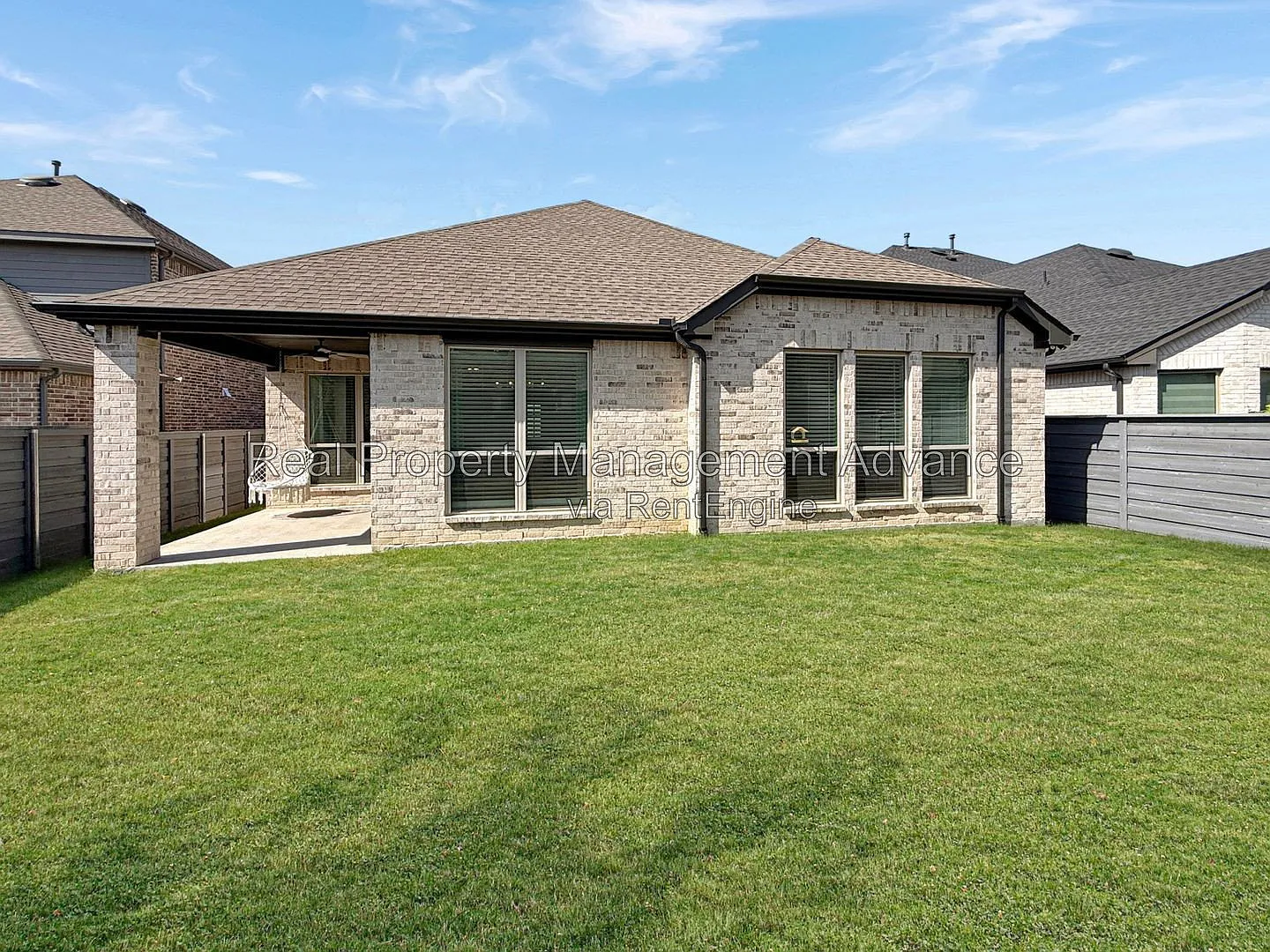 4 bed, 3.0 bath, 2426 sqft, $2,850 — Photo 3