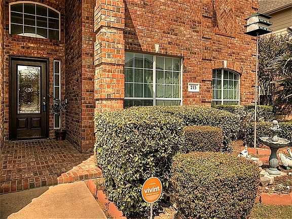 3rd image of 215 Forestridge Dr