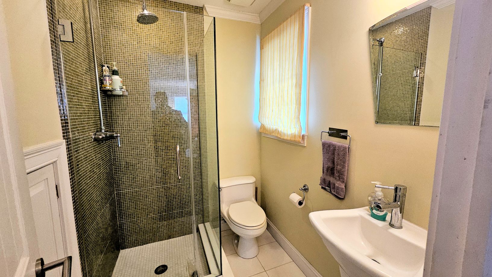  First floor BR 1 with private bathroom