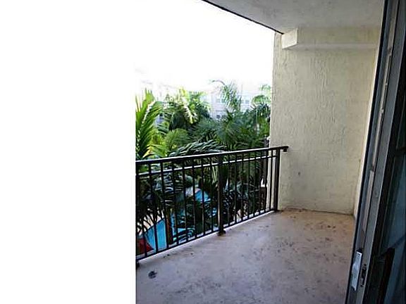 3rd image of 533 NE 3rd Ave APT 445