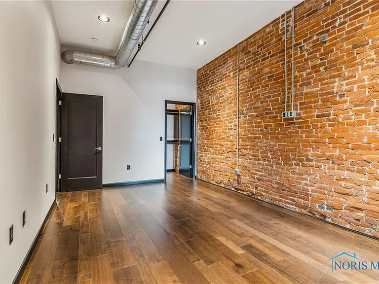 235 S Main St #1/2 — Photo 23