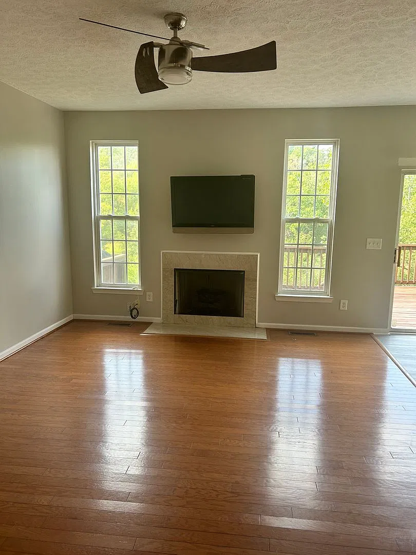 Minutes from Hwy 40 and downtown Nashville 3 bdr - 3 1/2 baths plus large Bonus Room must see! — Photo 4