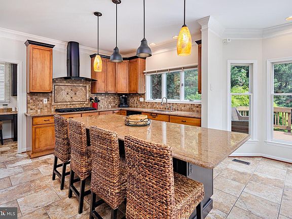 3rd image of 319 Pond View Ct #84