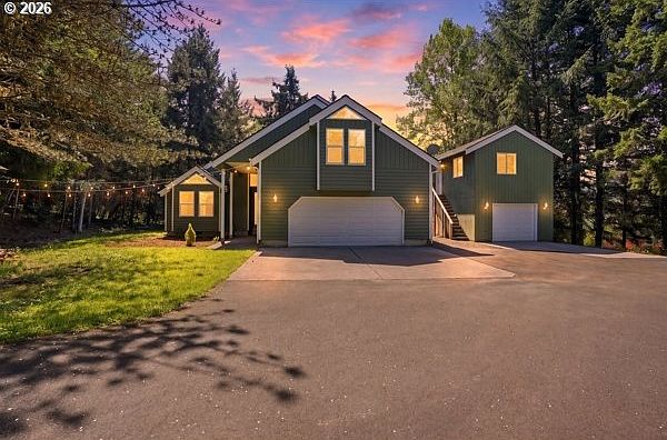 1st image of 903 NE Sunset Ct