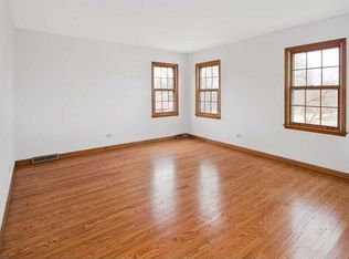 1201 Oak Ridge Cir, Barrington, IL 60010