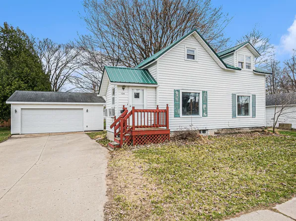 124 W Pine St, Fremont, MI 49412