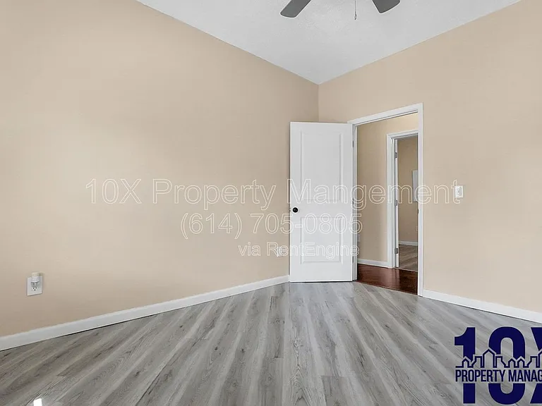 1652 Summit St #A — Photo 21