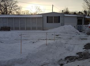 5 Hummingbird Dr, Chicopee, MA 01020