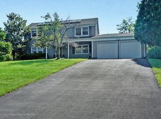 10 Clinton Dr, Manalapan, NJ 07726
