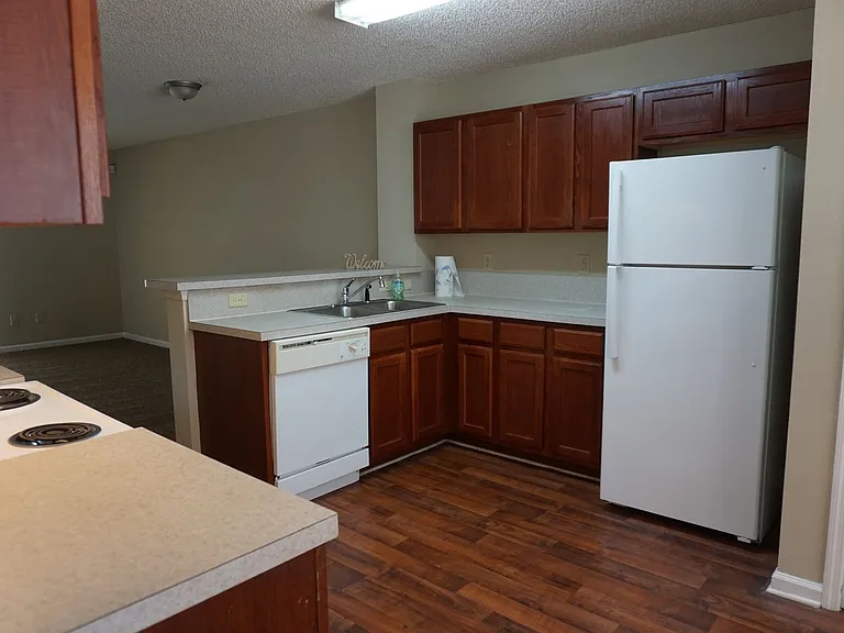 5562 Bennington Dr — Photo 3