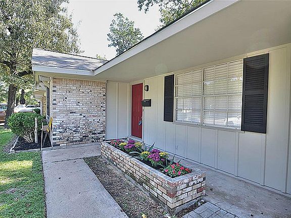 2nd image of 13934 Hollypark Dr