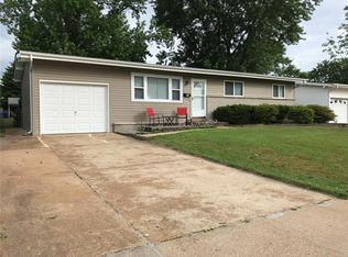2095 Love Ln, Florissant, MO