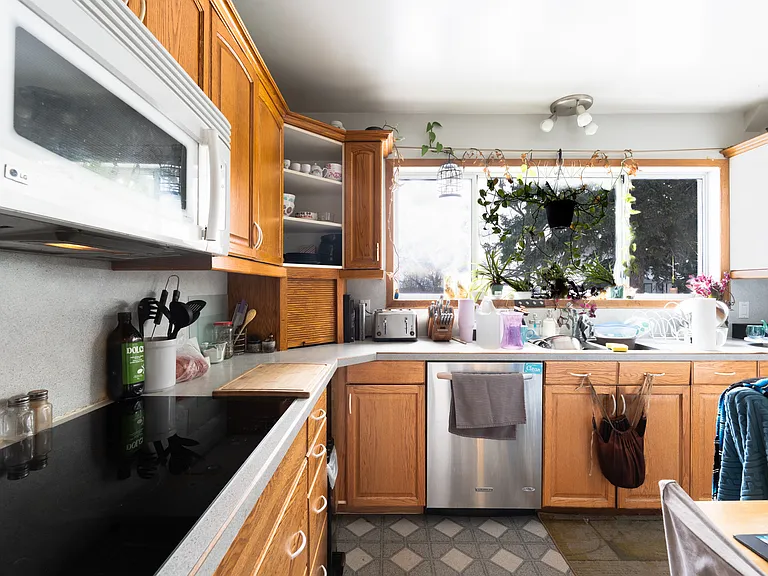 6039 18a St SE — Photo 9