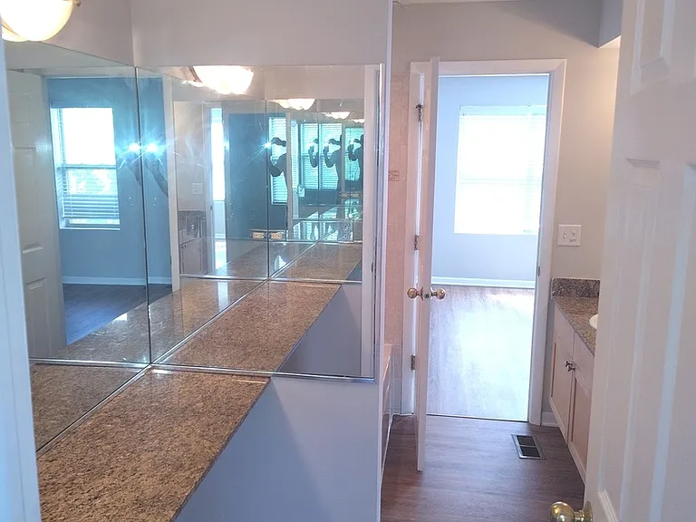 2367 E 70th Pl #1A — Photo 10