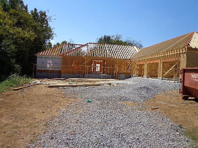 2nd image of 2417 Lake Shore Dr