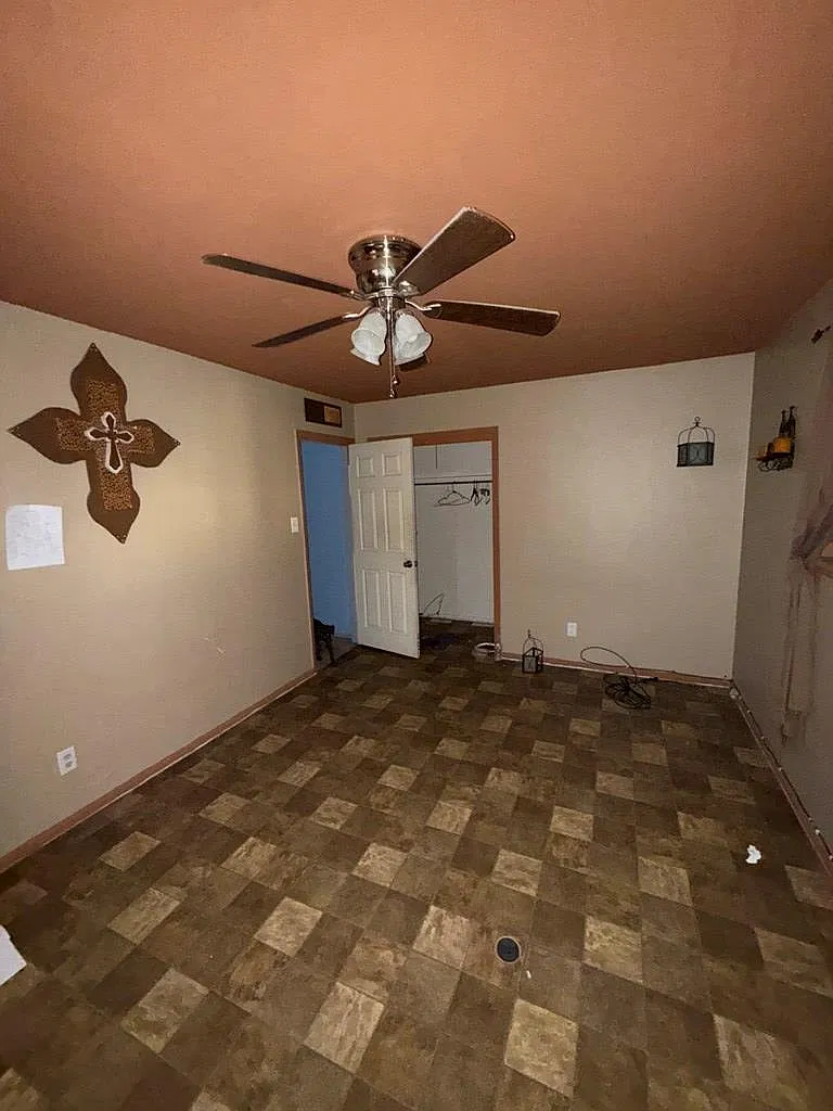 3 bed, 1.0 bath, 1118 sqft, $2,000 — Photo 2