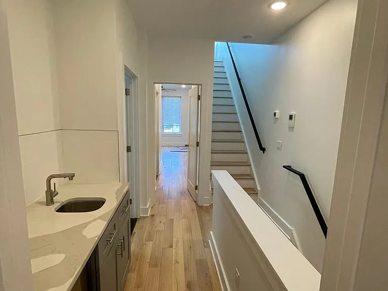 2404 Master St #2 — Photo 32