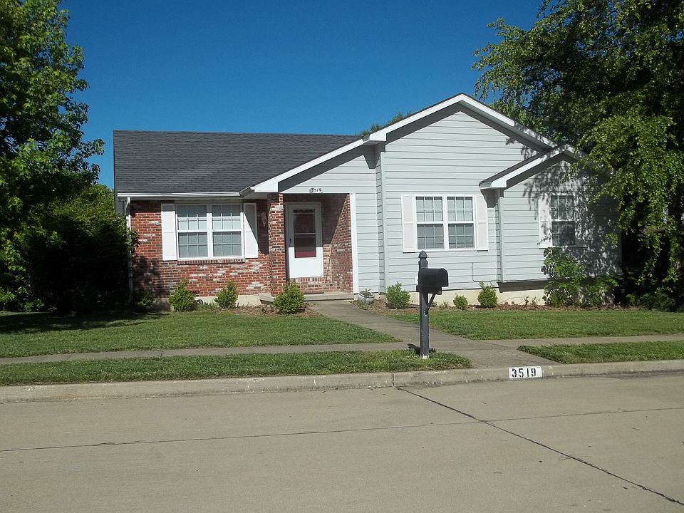 Front view, lawn care provided