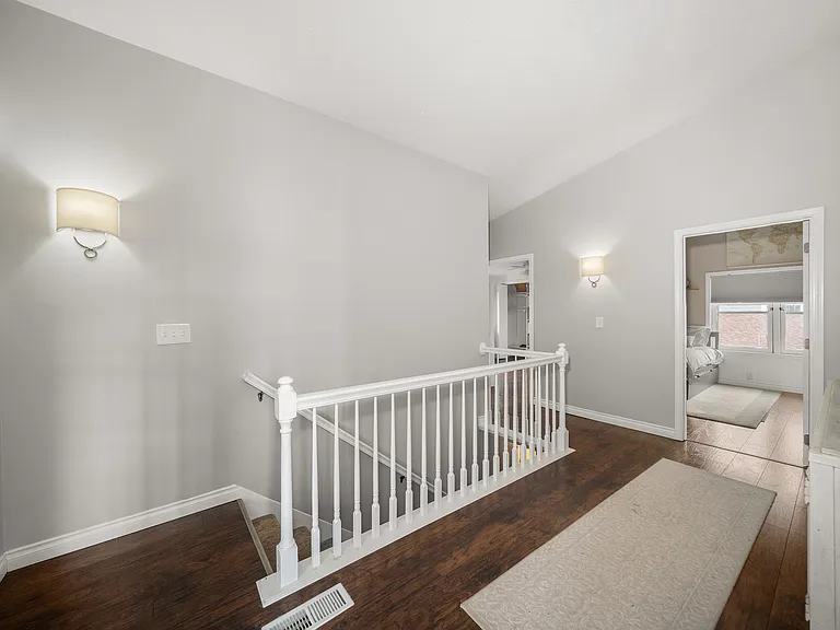 1207 S Liberty Dr — Photo 23