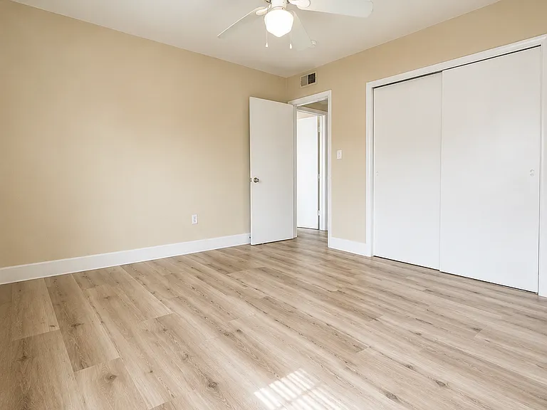 570 12th Ave NE #2 — Photo 13