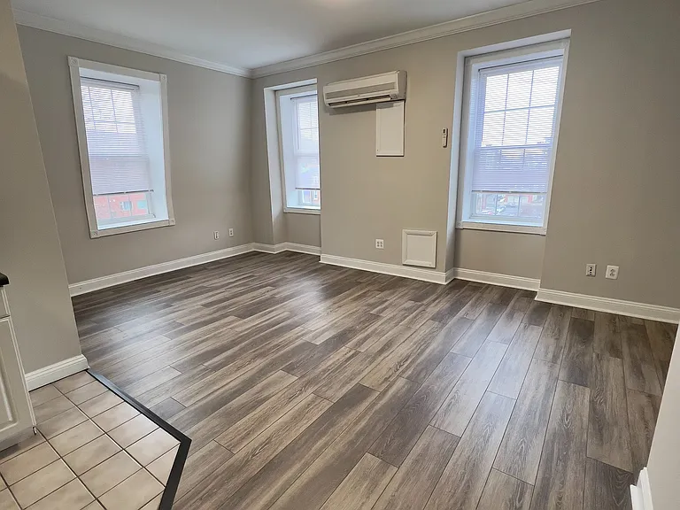 Campus Apartments — Photo 3