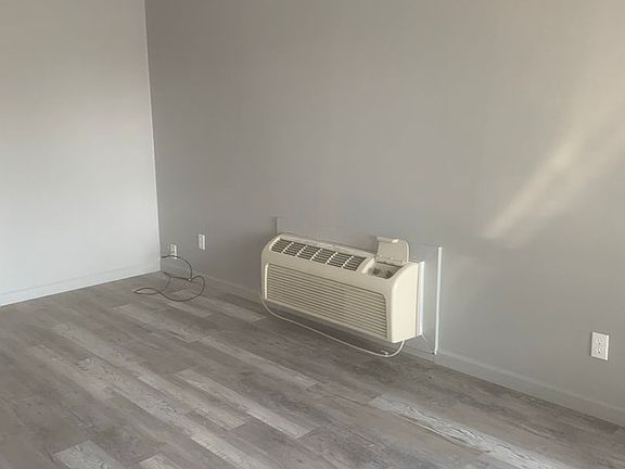 3rd image of 214 NE Division St #1