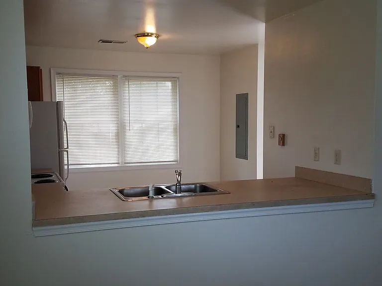 435-437 Chartridge Dr — Photo 5