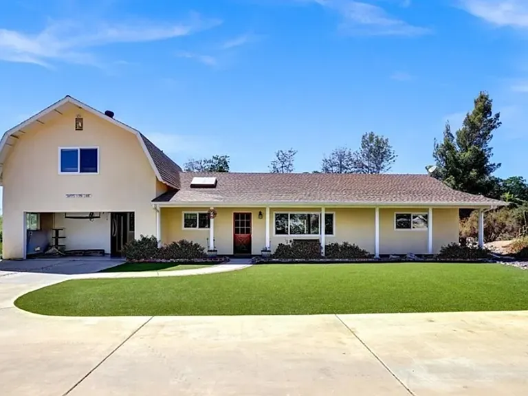 38970 Yuma Ln — Photo 1