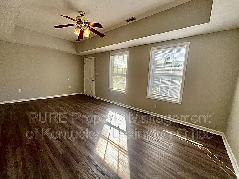 2561 Mackenzie Ln — Photo 5