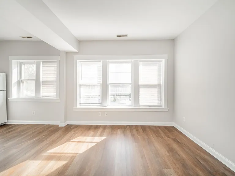 234 E 9th St #102 — Photo 14