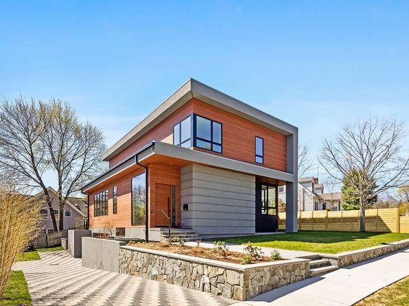 90 Auburndale Ave