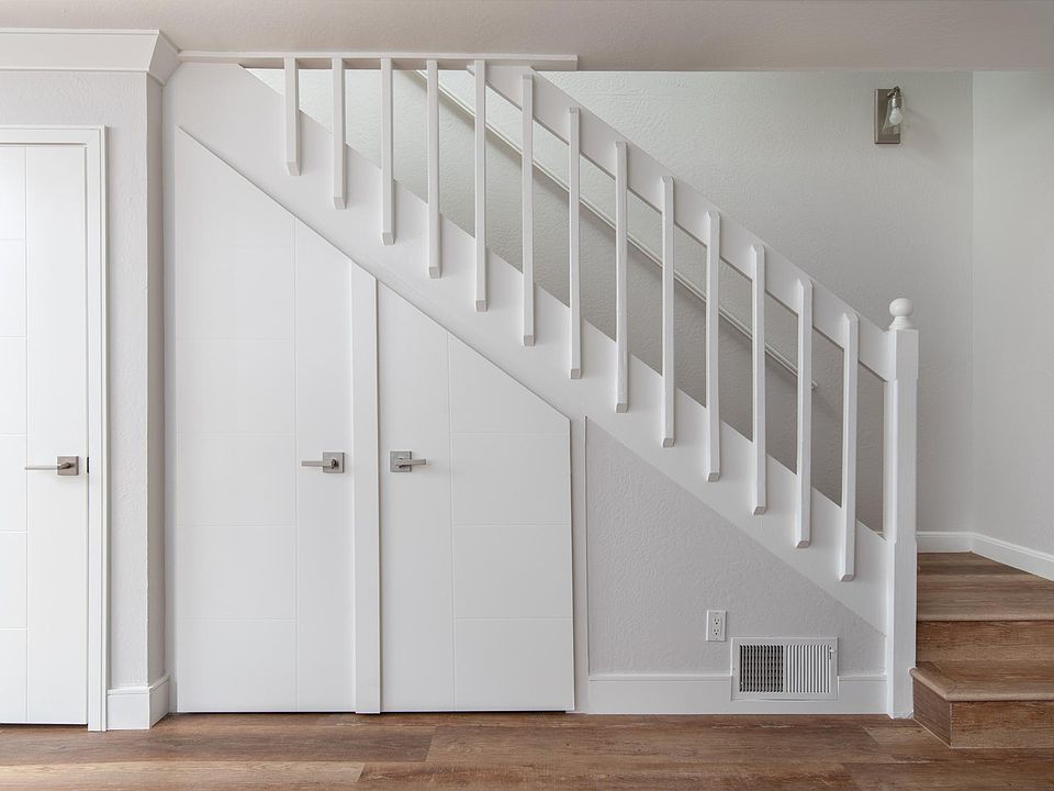 1st image of 301 Oak Ave #301B
