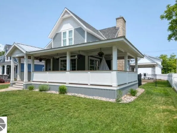 813 E State St, Traverse City, MI 49686