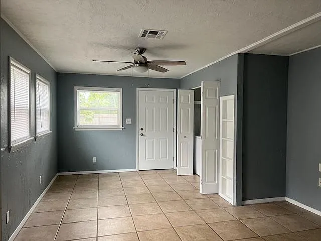 1724 NW Ash Ave — Photo 6