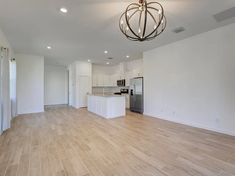 19708 Weathervane Way — Photo 32