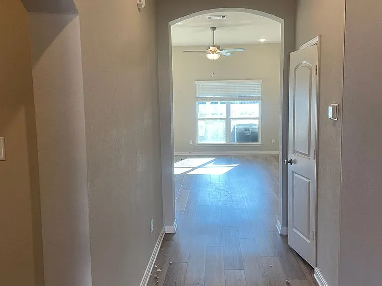 7809 Montclair Dr — Photo 2