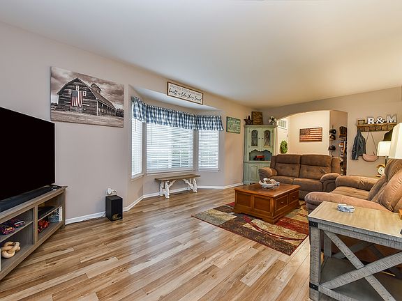 3rd image of 2077 College Green Dr #2077