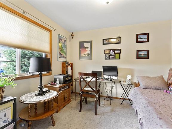5th image of 870 Forestglen Dr APT B