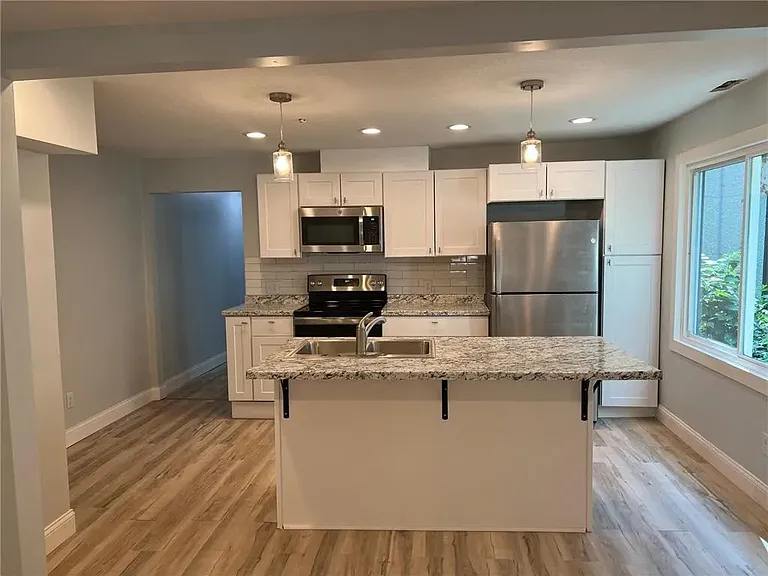 910 Oliver Ave N #5 — Photo 6
