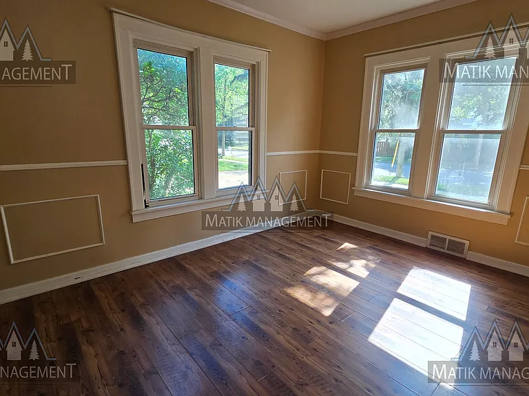 16 9th Ave NE #1 — Photo 18
