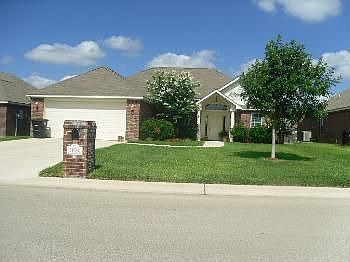 1st image of 1104 Woodhollow Dr