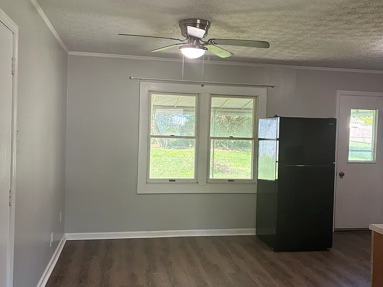 136 Flintstone Dr — Photo 10