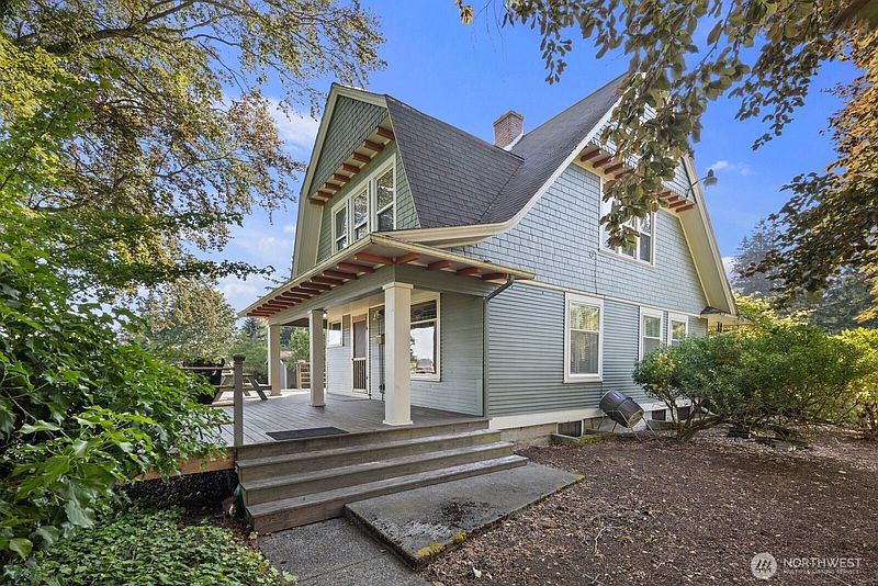 4th image of 732 S Summit Avenue