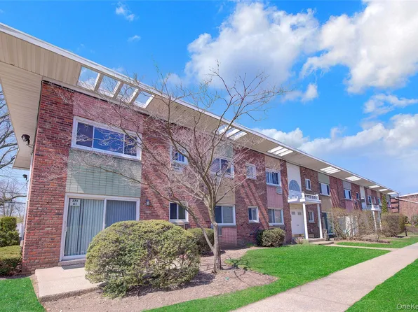 273 Newbridge Road #D2, Levittown, NY 11756