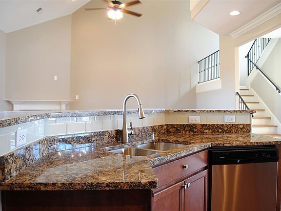 4th image of 9276 Pinkerton Dr