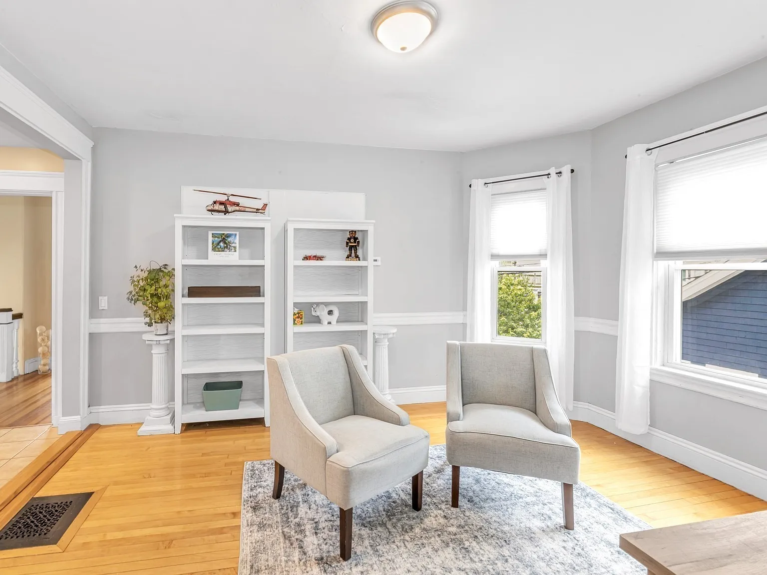 3 bed, 1.0 bath, $3,300 — Photo 2