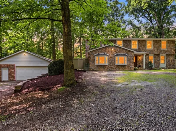 204 Summerfield Dr, Baden, PA 15005