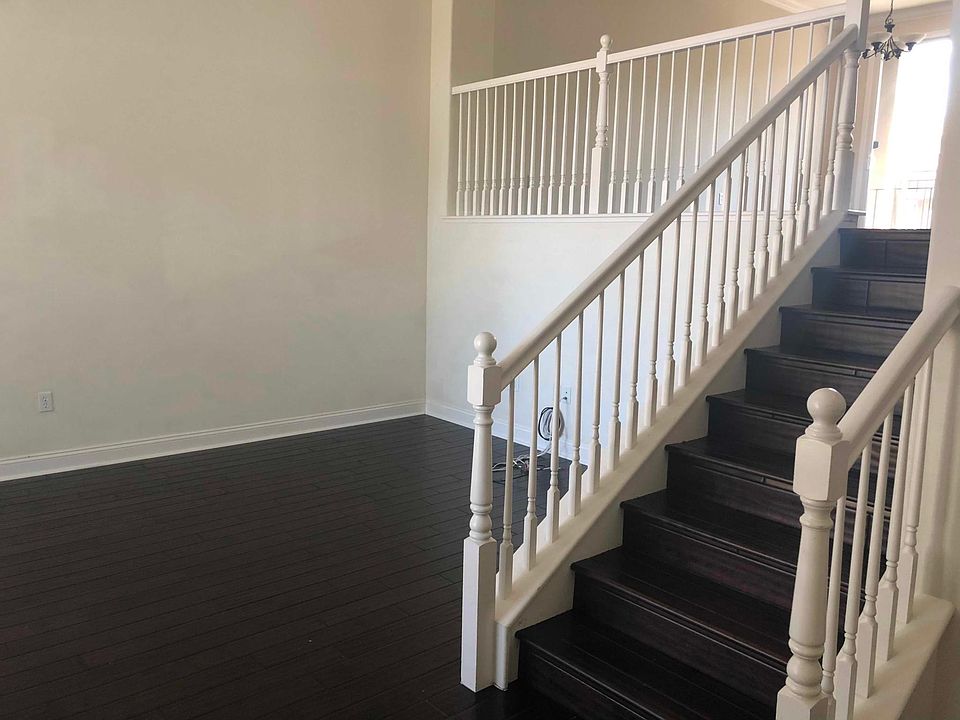1st image of 403 Paria Ter